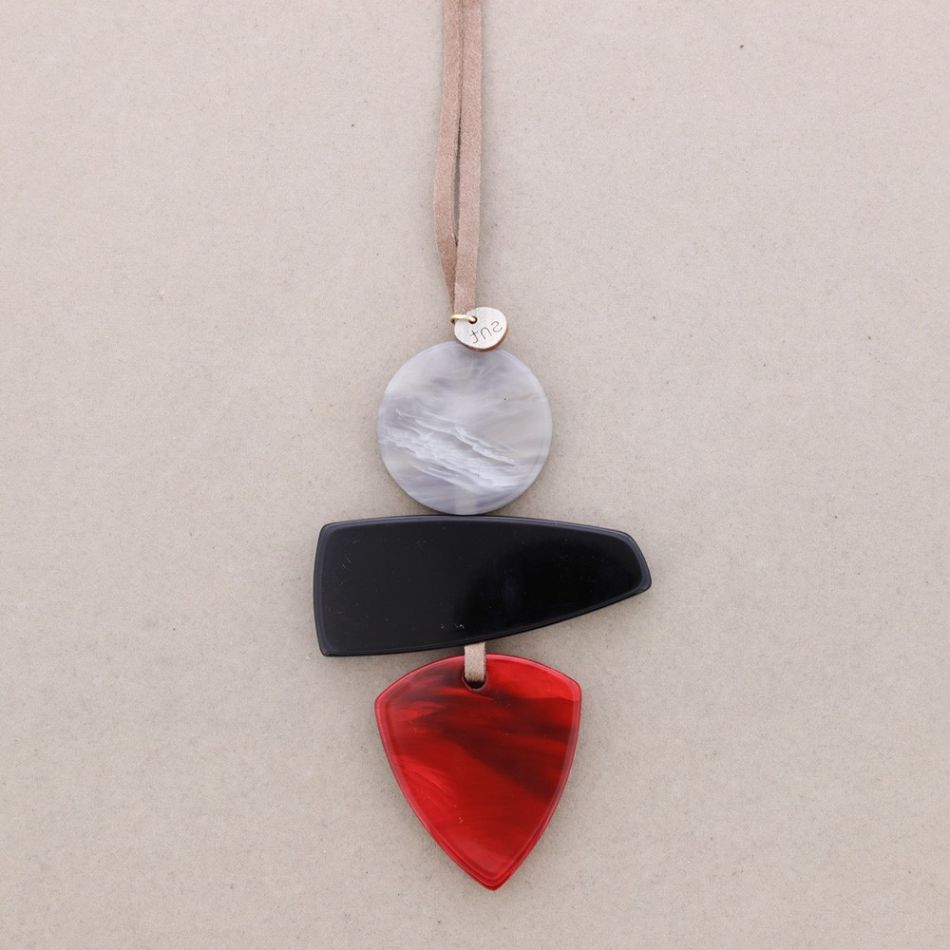 COLLAR LARGO COLGANTE TRIPLE RESINA