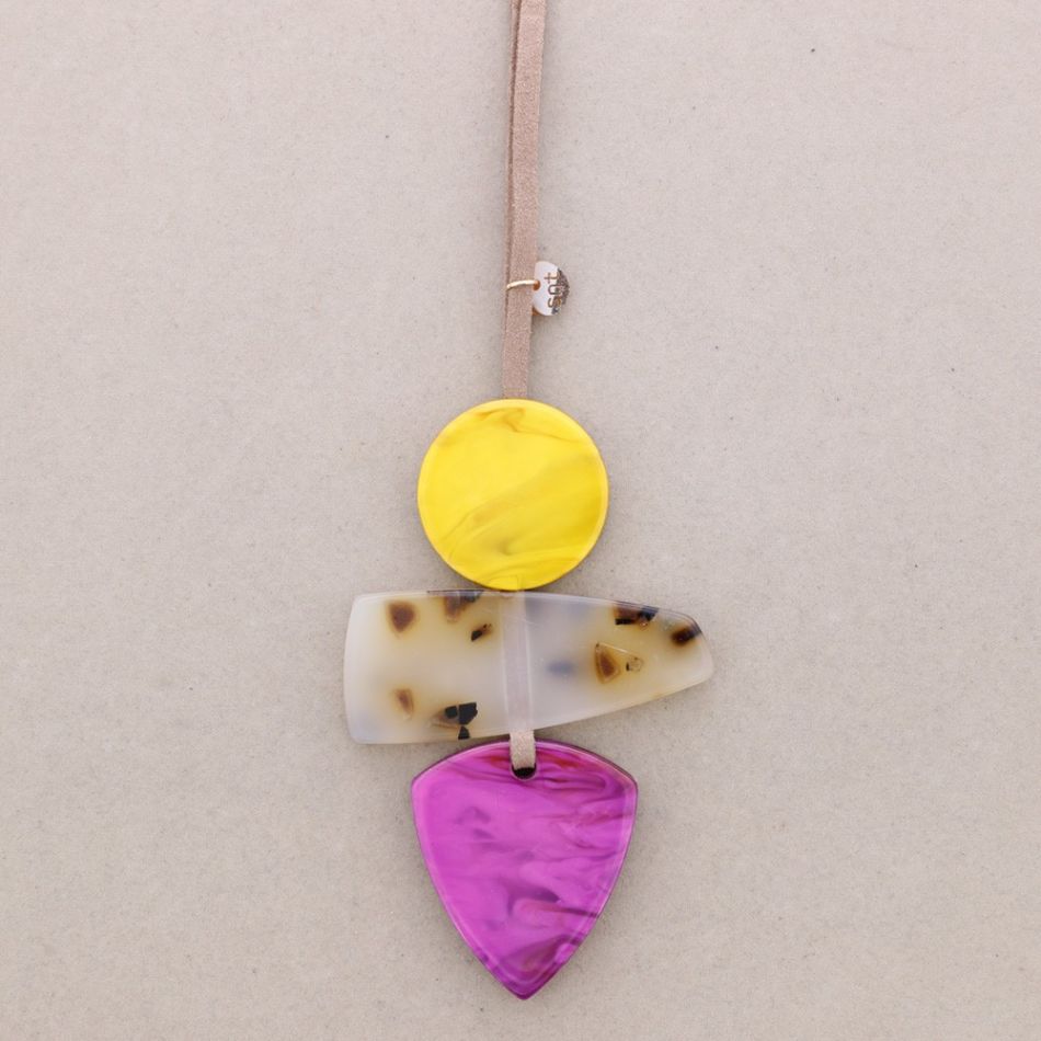 COLLAR LARGO COLGANTE TRIPLE RESINA