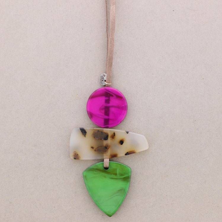 COLLAR LARGO COLGANTE TRIPLE RESINA 2
