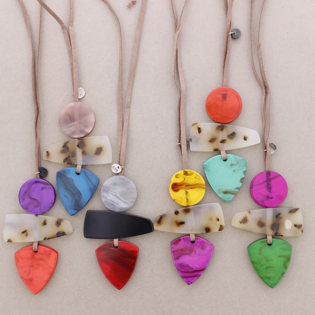 LONG TRIPLE RESIN PENDANT NECKLACE