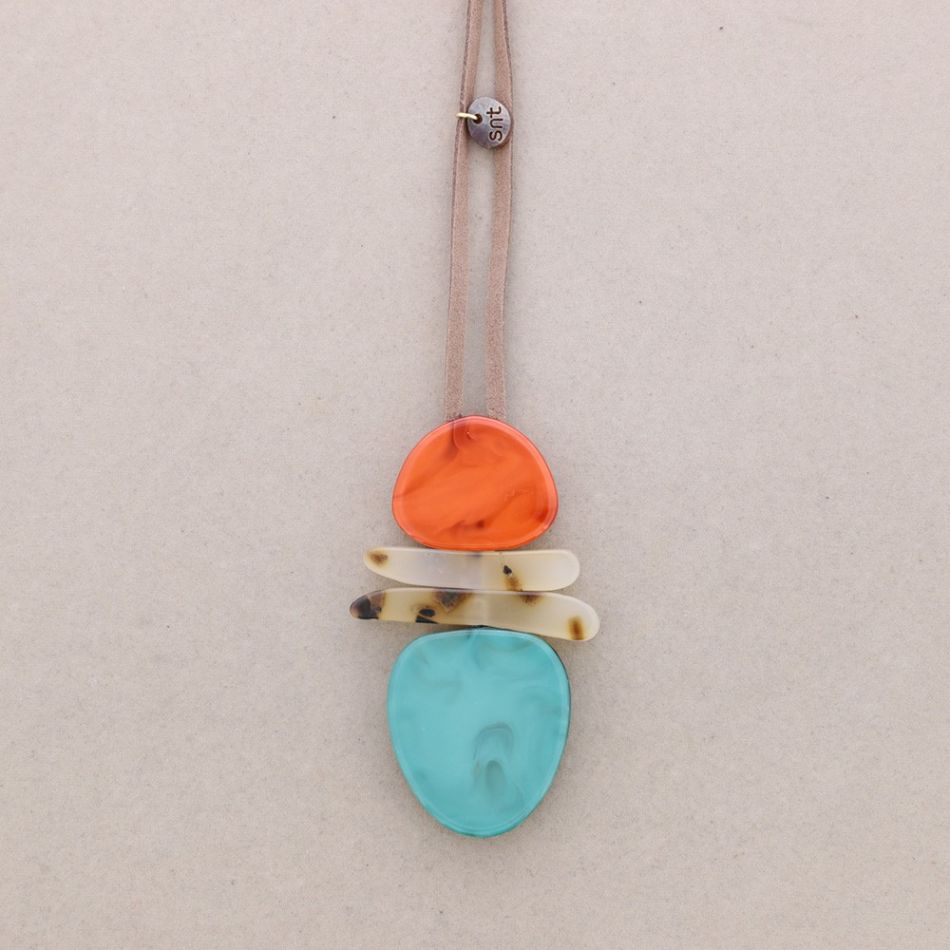 LONG RESIN GEOMETRIC SHAPE PENDANT NECKLACE