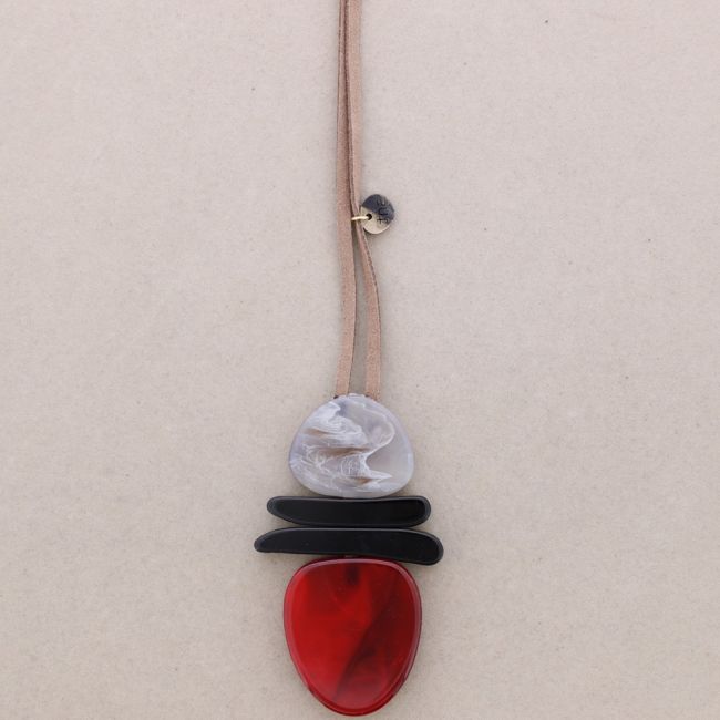 LONG RESIN GEOMETRIC SHAPE PENDANT NECKLACE