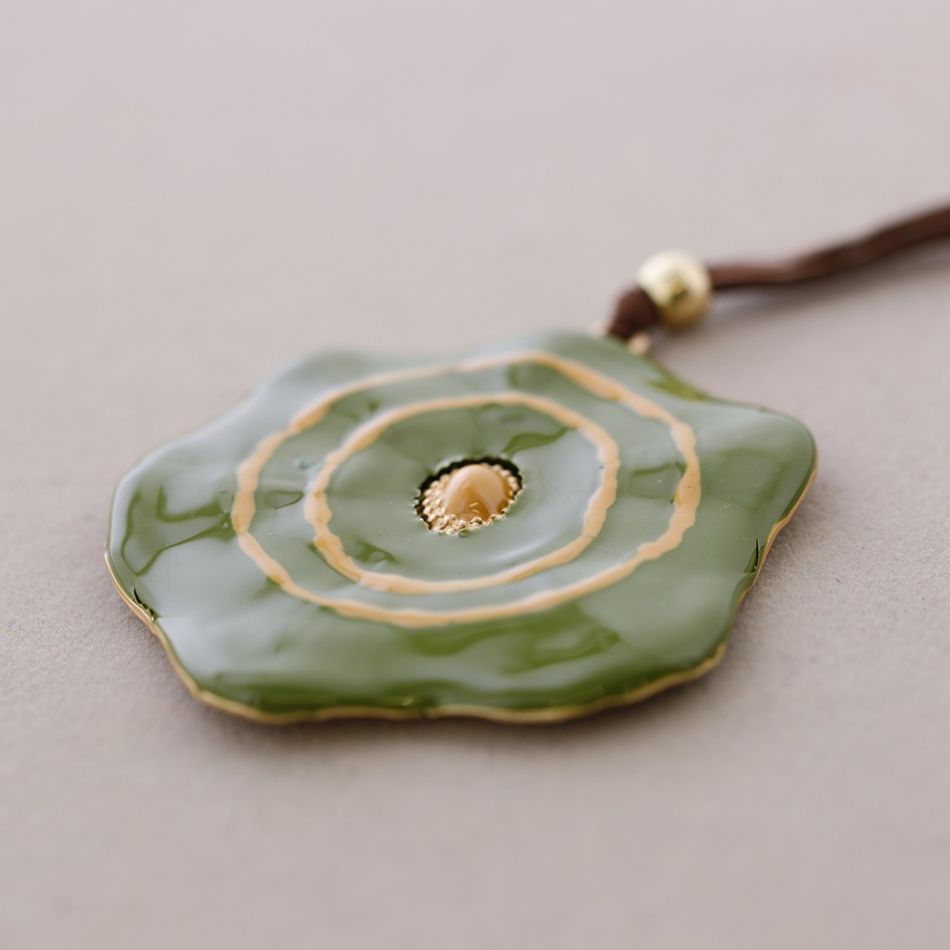 ENAMEL METAL FLOWER NECKLACE