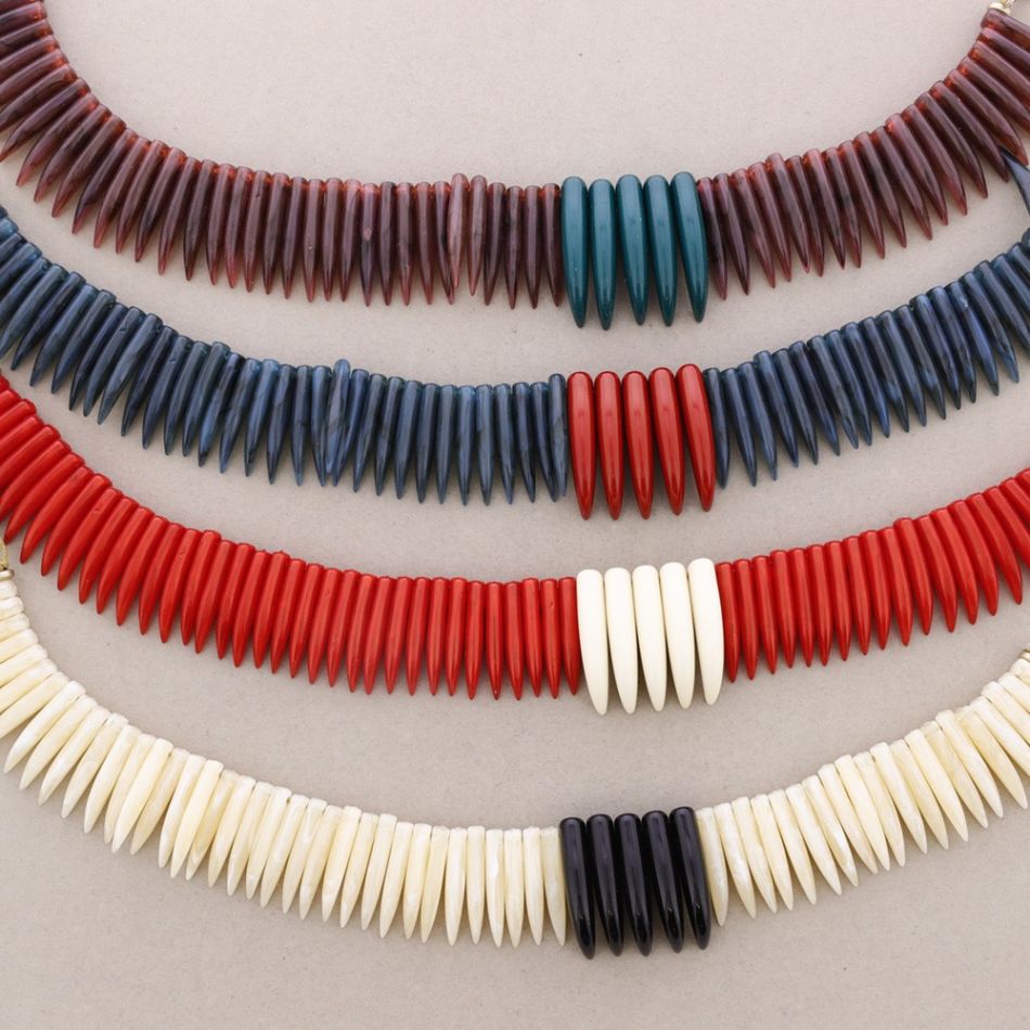 RESIN HORN CHOKER
