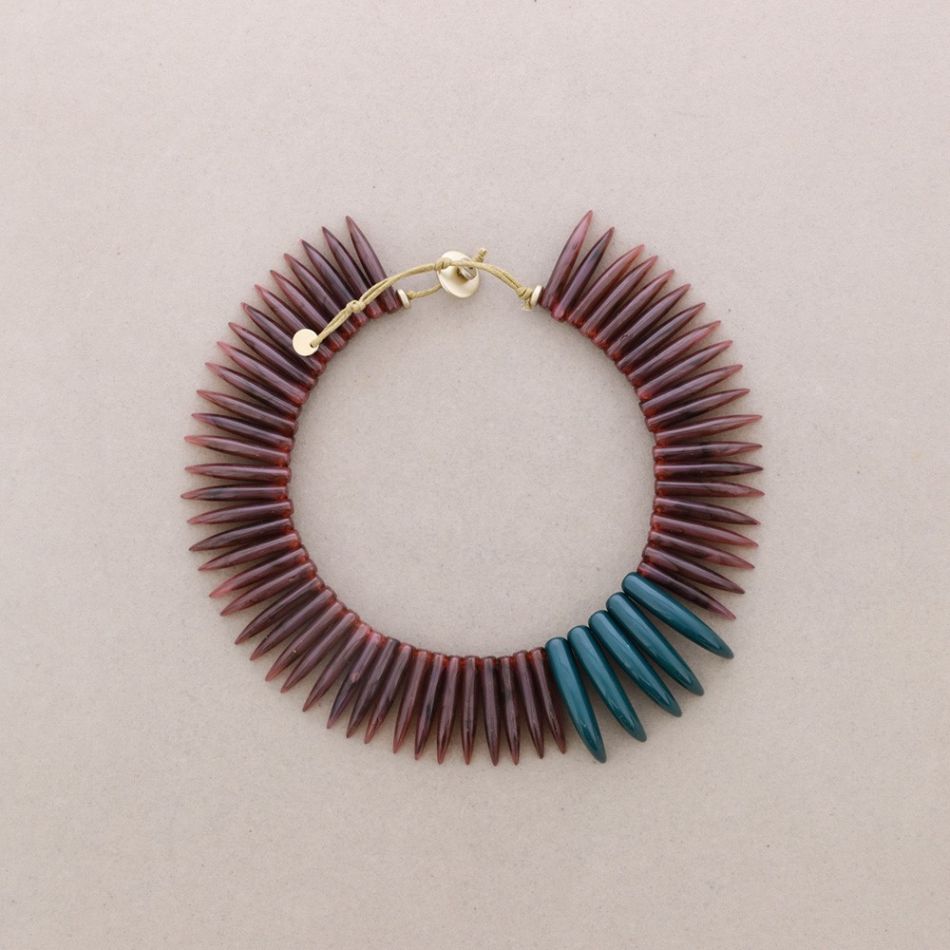 RESIN HORN CHOKER