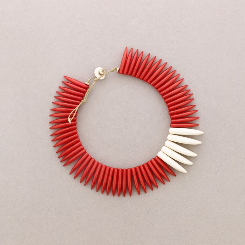 RESIN HORN CHOKER