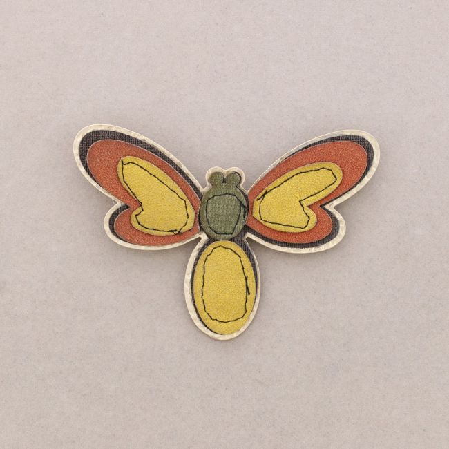 LITTLE BEE METAL IMITATION LEATHER BROOCH