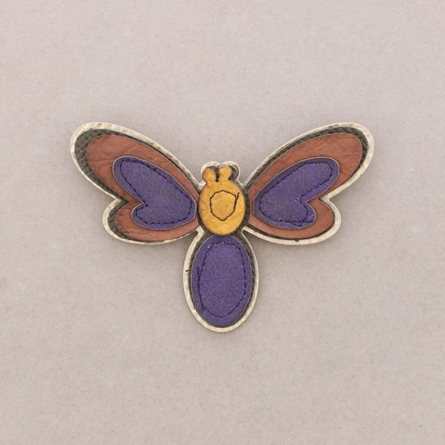 LITTLE BEE METAL IMITATION LEATHER BROOCH