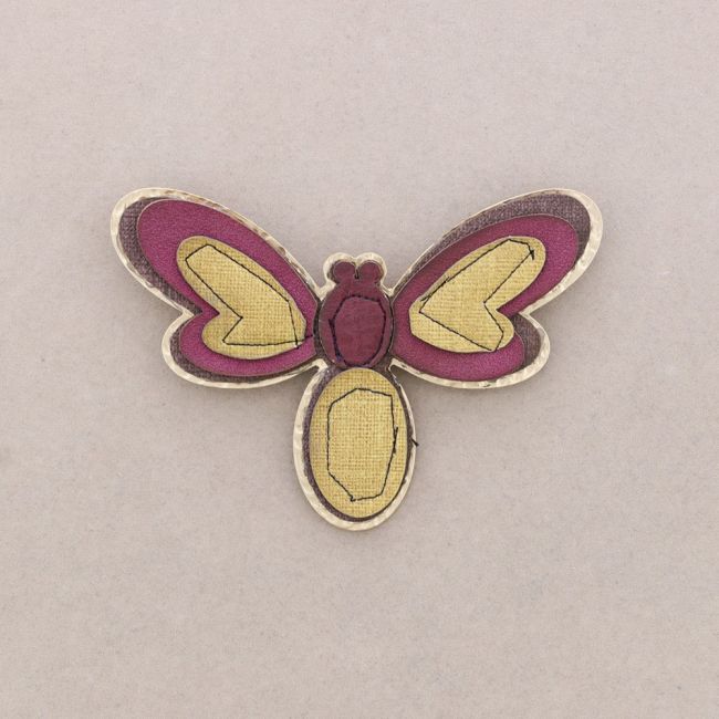 LITTLE BEE METAL IMITATION LEATHER BROOCH