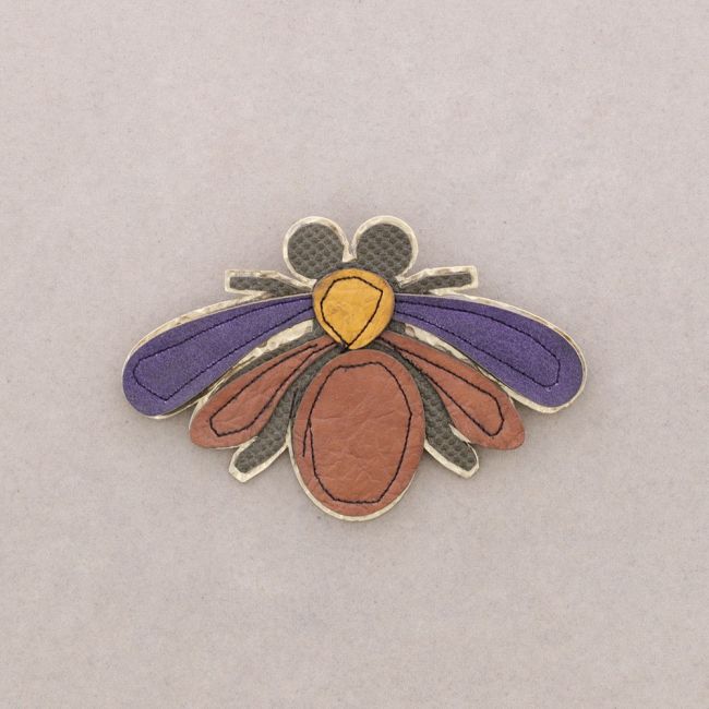 BROCHE INSECTO METAL IMITACIÓN CUERO