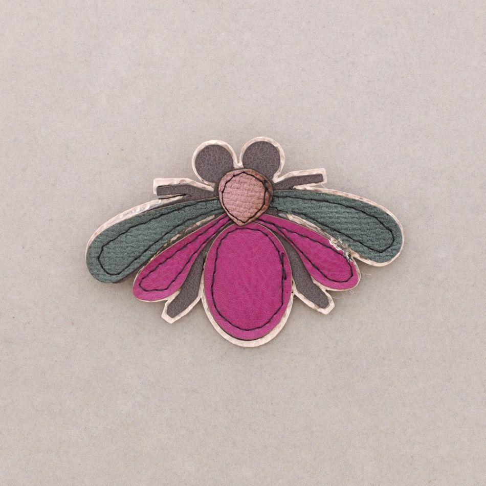 BROCHE INSECTO METAL IMITACIÓN CUERO