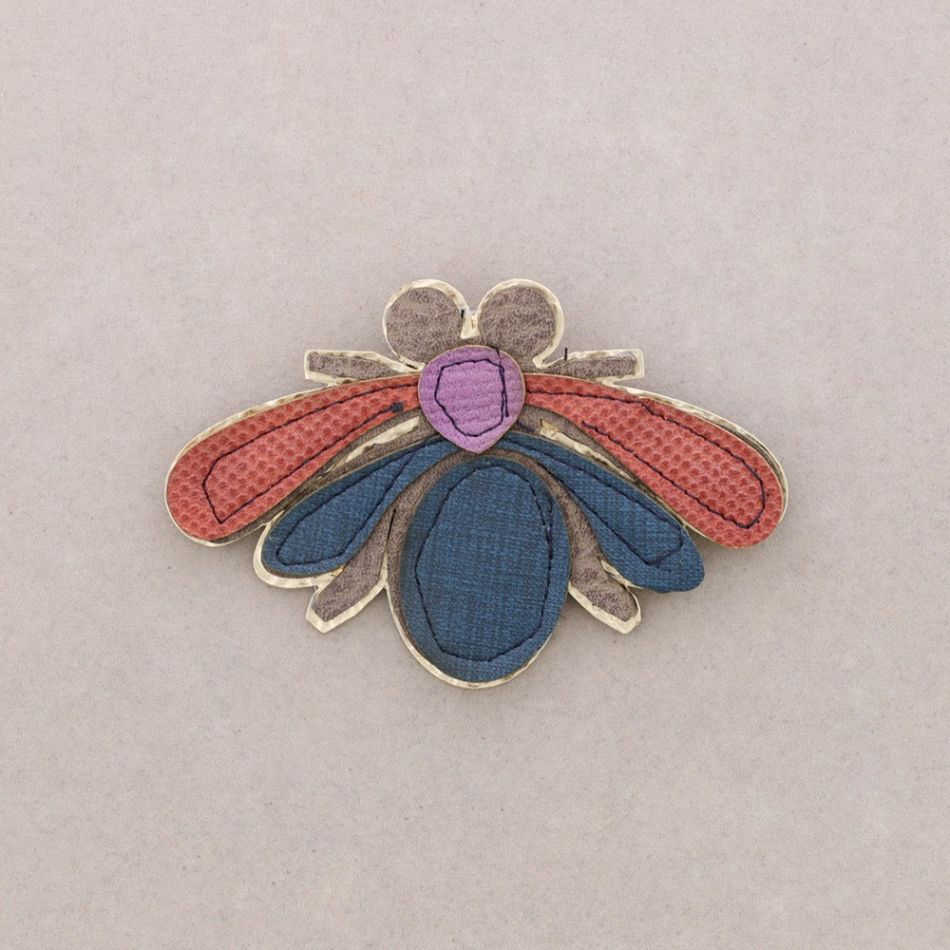 BROCHE INSECTO METAL IMITACIÓN CUERO