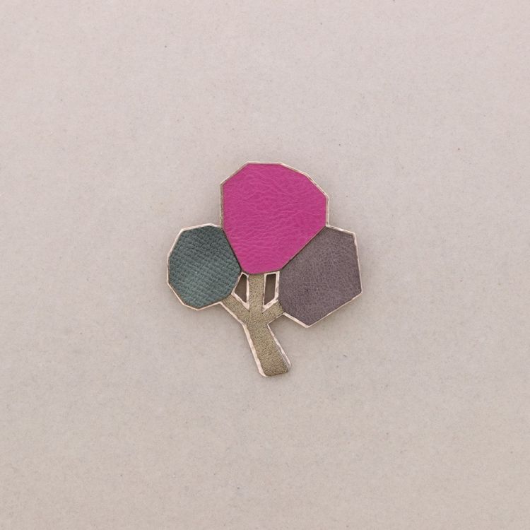 BROCHE ÁRBOL METAL IMITACIÓN CUERO