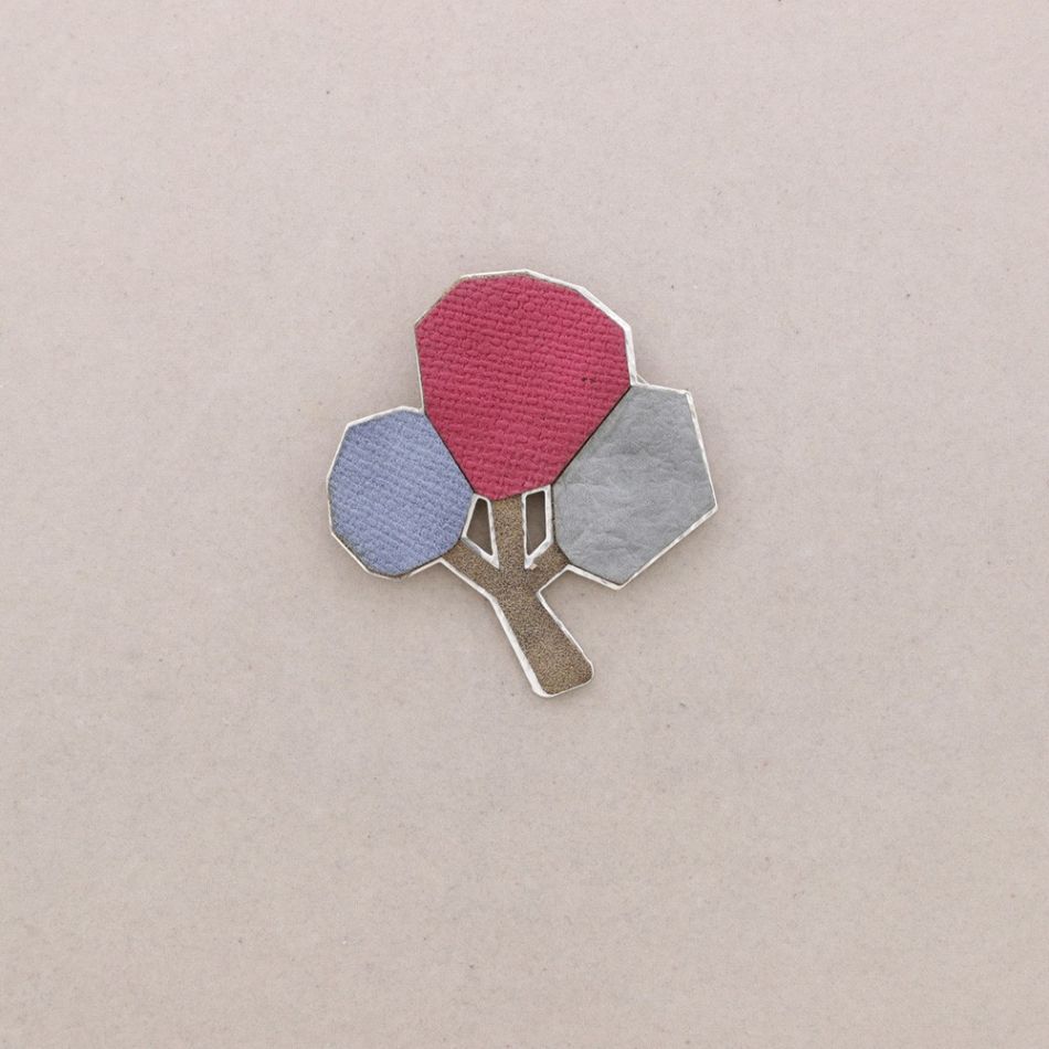 BROCHE ÁRBOL METAL IMITACIÓN CUERO