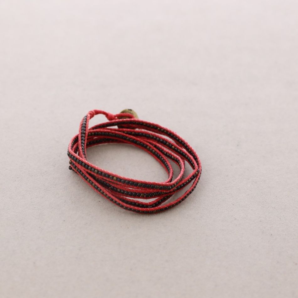 PULSERA MACRAMÉ CUENTAS METAL