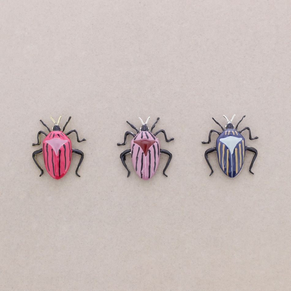 METAL ENAMEL BROOCH