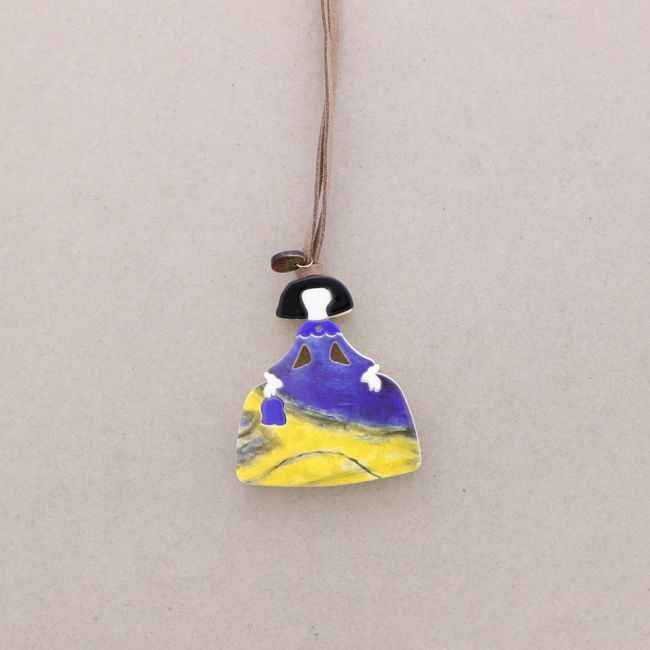 COLLAR LARGO COLGANTE MENINA RESINA