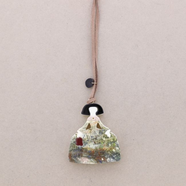 MENINA RESIN LONG PENDANT NECKLACE