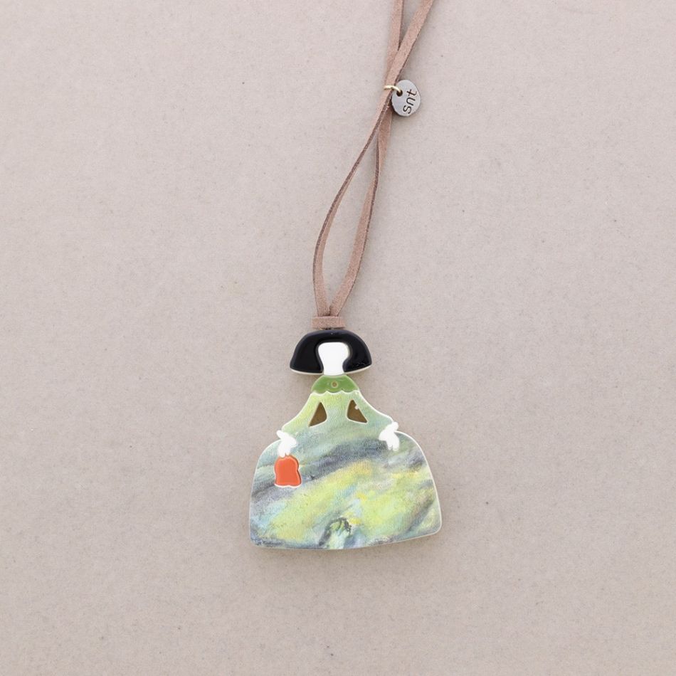 MENINA RESIN LONG PENDANT NECKLACE