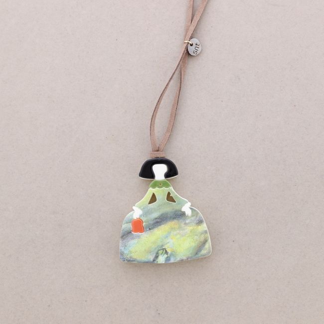 MENINA RESIN LONG PENDANT NECKLACE