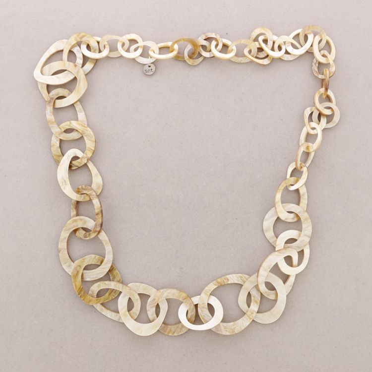 COLLAR LARGO ESLABONES RESINA