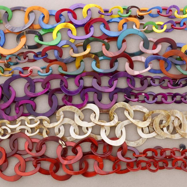 COLLAR LARGO ESLABONES RESINA