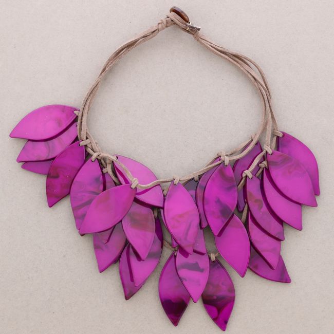 GLOSSY SUEDE RESIN PETALS NECKLACE