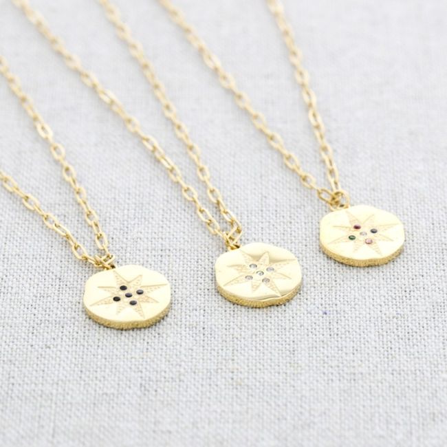 CRYSTAL MEDAL PENDANT STEEL SHORT NECKLACE