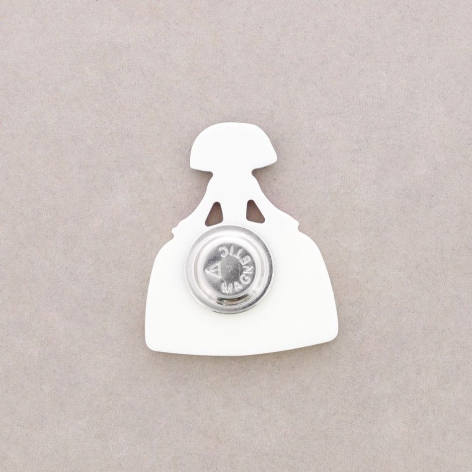 BROCHE IMÁN MENINA RESINA