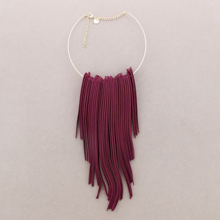 PENDANT NECKLACE WITH FRINGES IN FAUX LEATHER