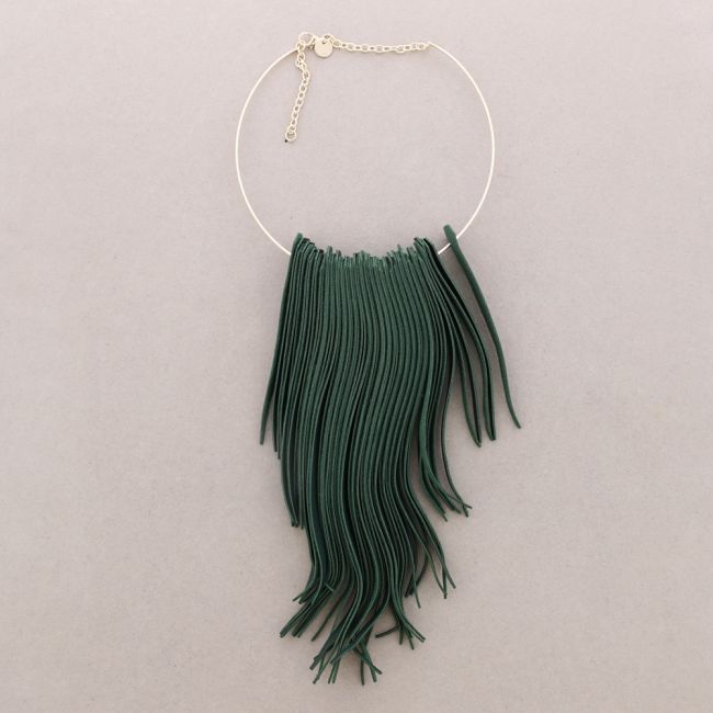 PENDANT NECKLACE WITH FRINGES IN FAUX LEATHER
