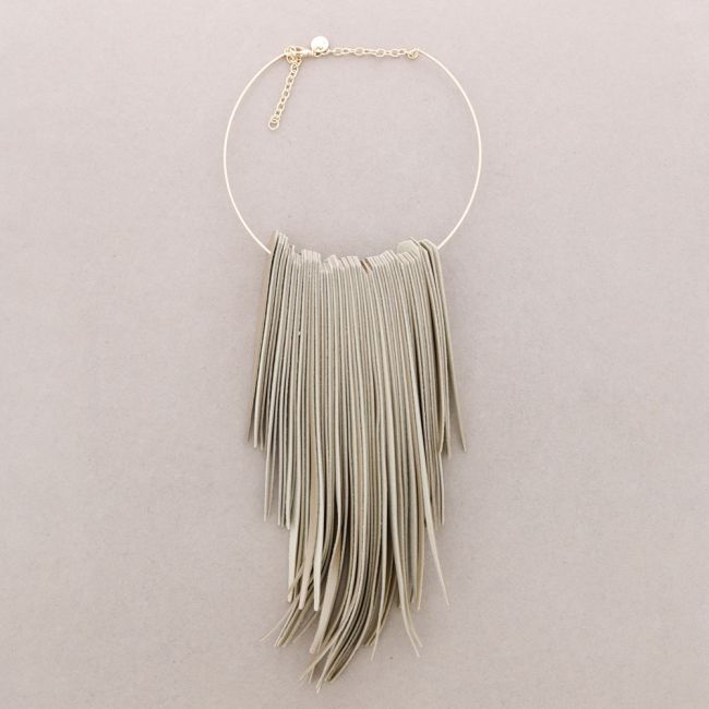 PENDANT NECKLACE WITH FRINGES IN FAUX LEATHER
