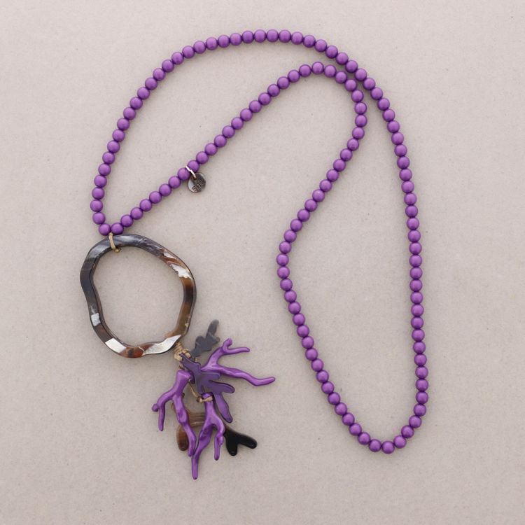LONG PENDANT NECKLACE WITH MARINE MOTIF