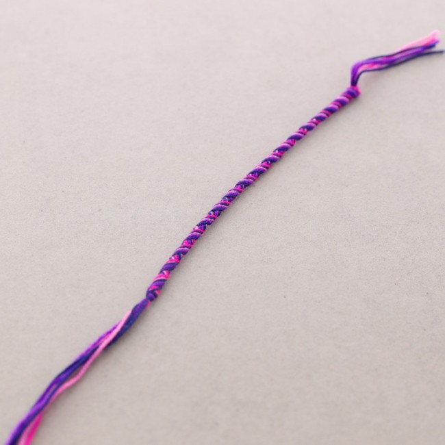 PULSERA HILO COLORES