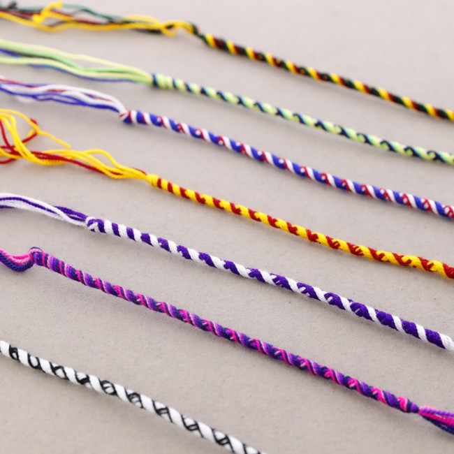PULSERA HILO COLORES
