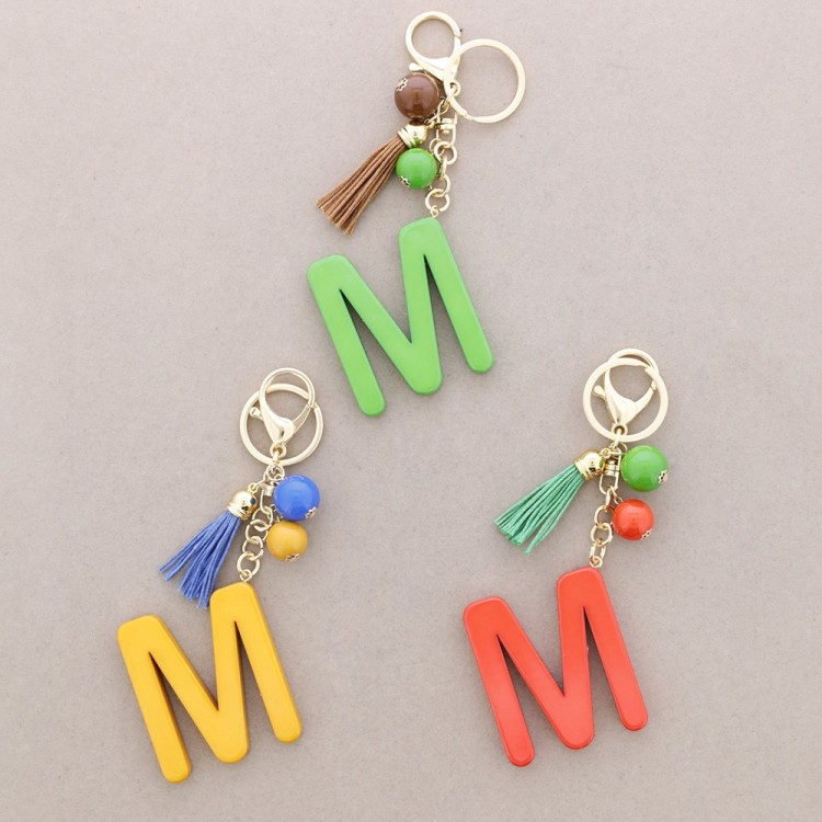 LLAVERO COLGANTE LETRA INICIAL M RESINA 2