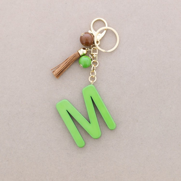 LLAVERO COLGANTE LETRA INICIAL M RESINA