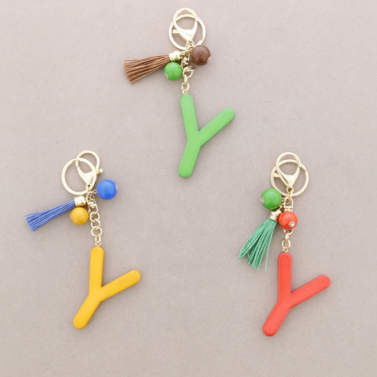 LLAVERO COLGANTE LETRA INICIAL Y RESINA 2