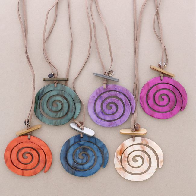 LONG RESIN SPIRAL PENDANT NECKLACE