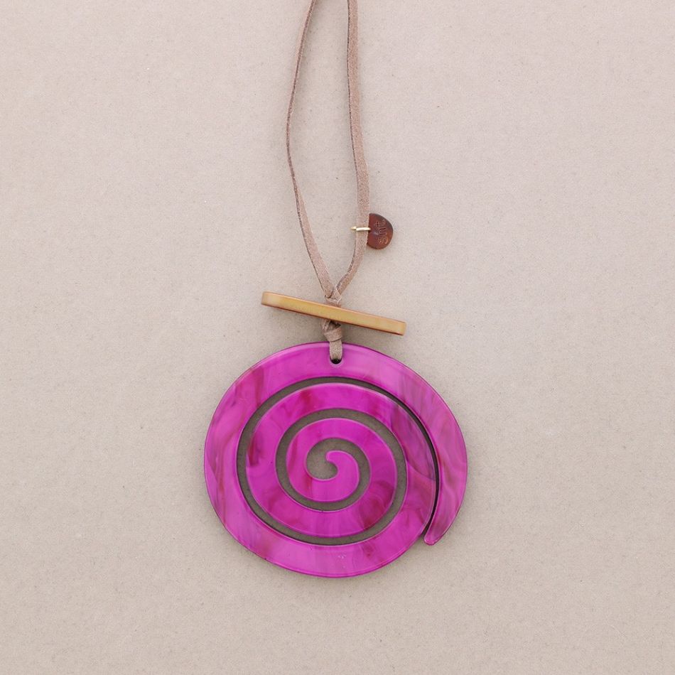 COLLAR LARGO COLGANTE ESPIRAL RESINA