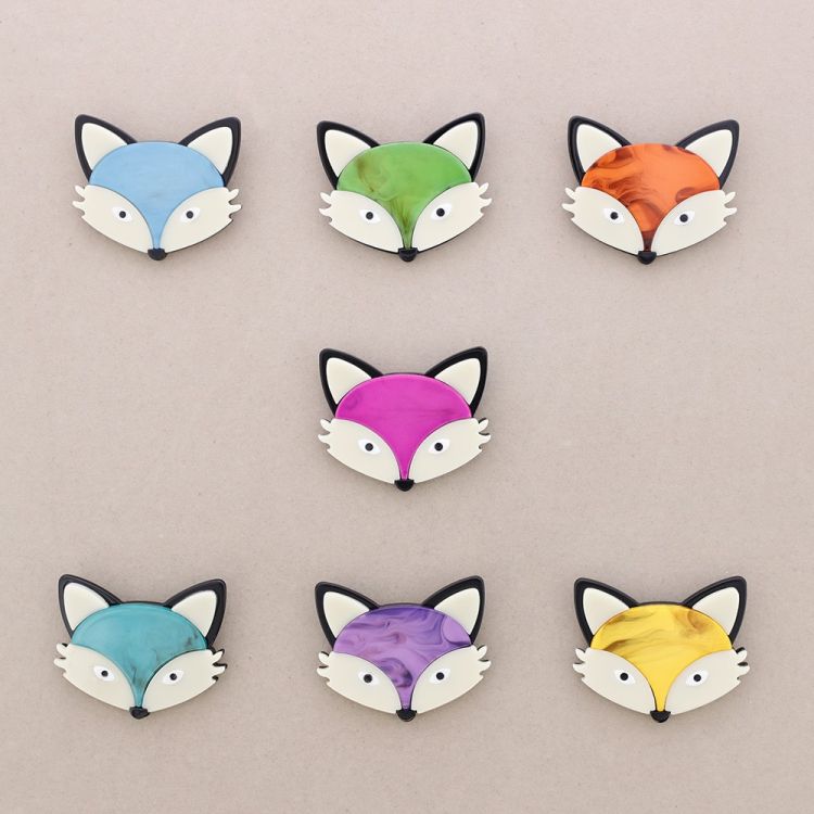 RESIN FOX BROOCH 2