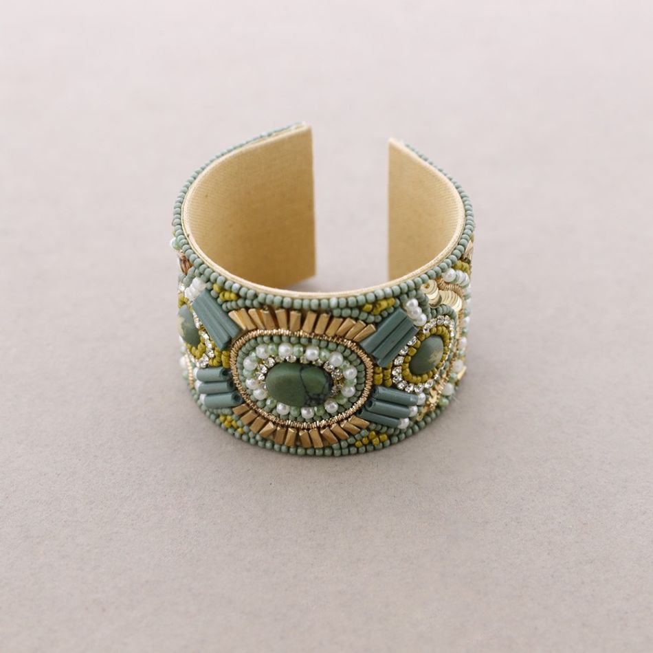 ADJUSTABLE ETHNIC BEAD BRACELET