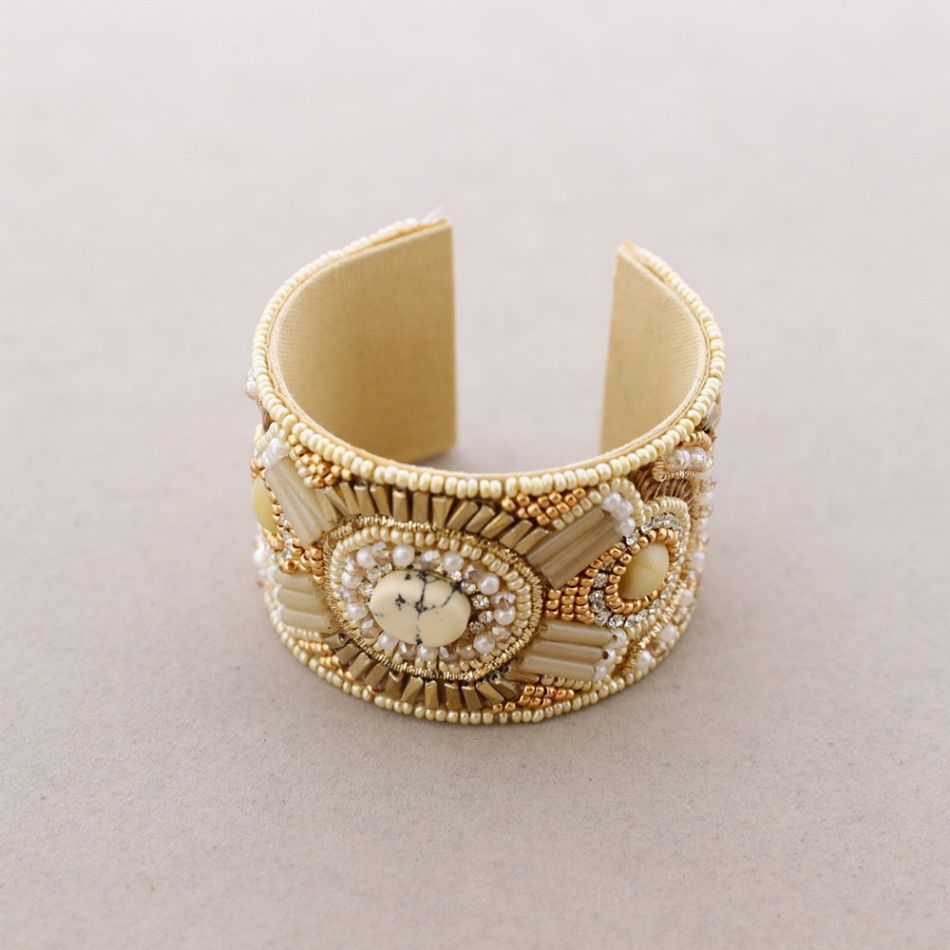 ADJUSTABLE ETHNIC BEAD BRACELET