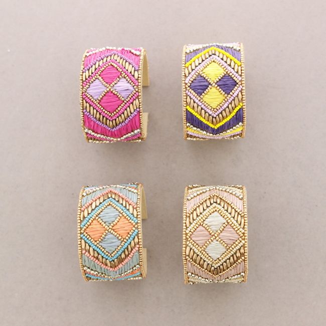 ADJUSTABLE ETHNIC BEAD BRACELET