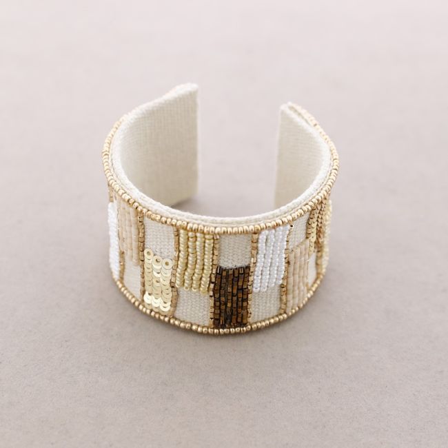 ADJUSTABLE BRACELET WITH BEADS AND SEQUINS