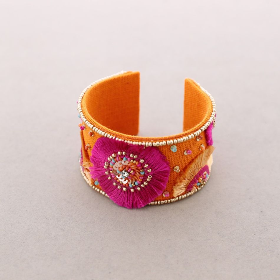 ADJUSTABLE ETHNIC BEAD BRACELET