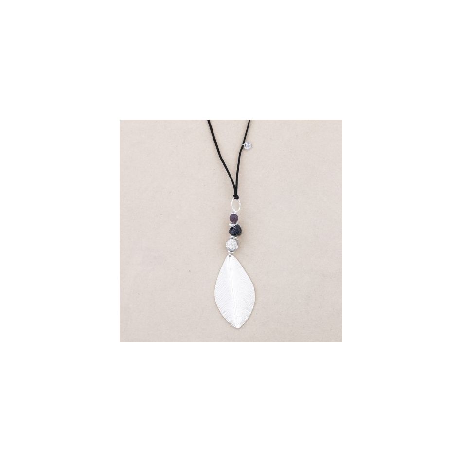 LONG NECKLACE WITH METAL LEAF STONES PENDANT