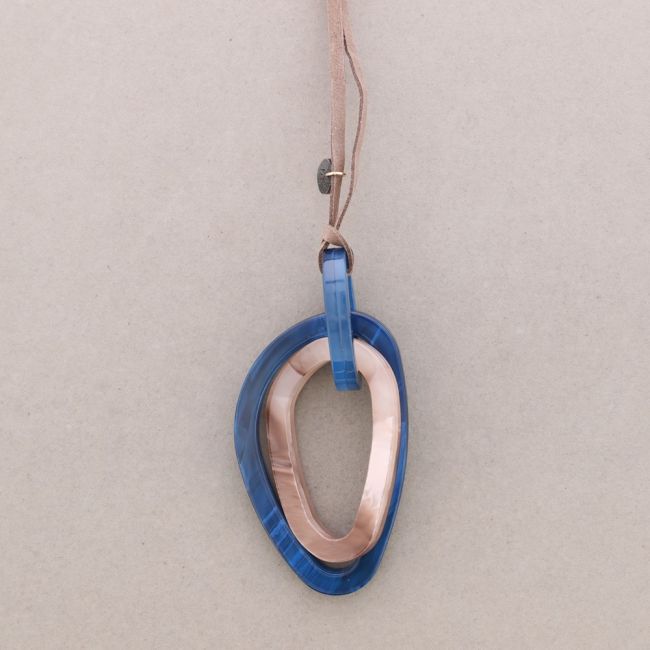 COLLAR LARGO COLGANTE DOBLE ANILLA RESINA