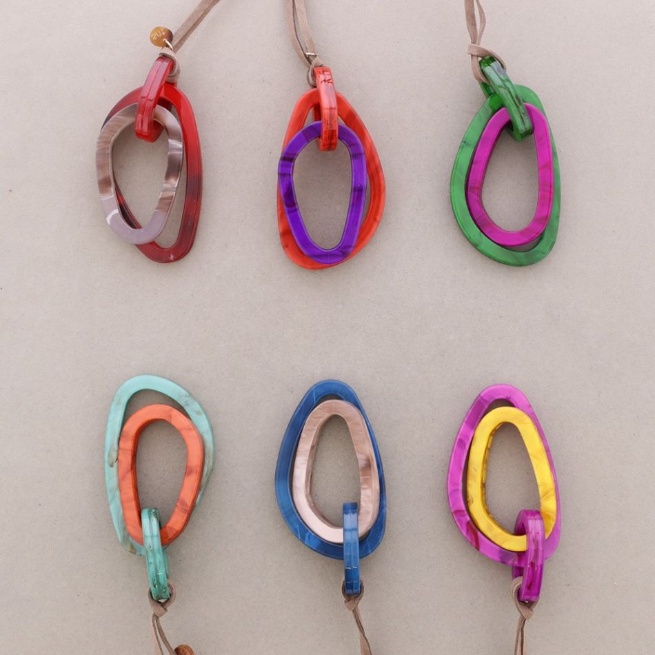 LONG DOUBLE RING RESIN PENDANT NECKLACE