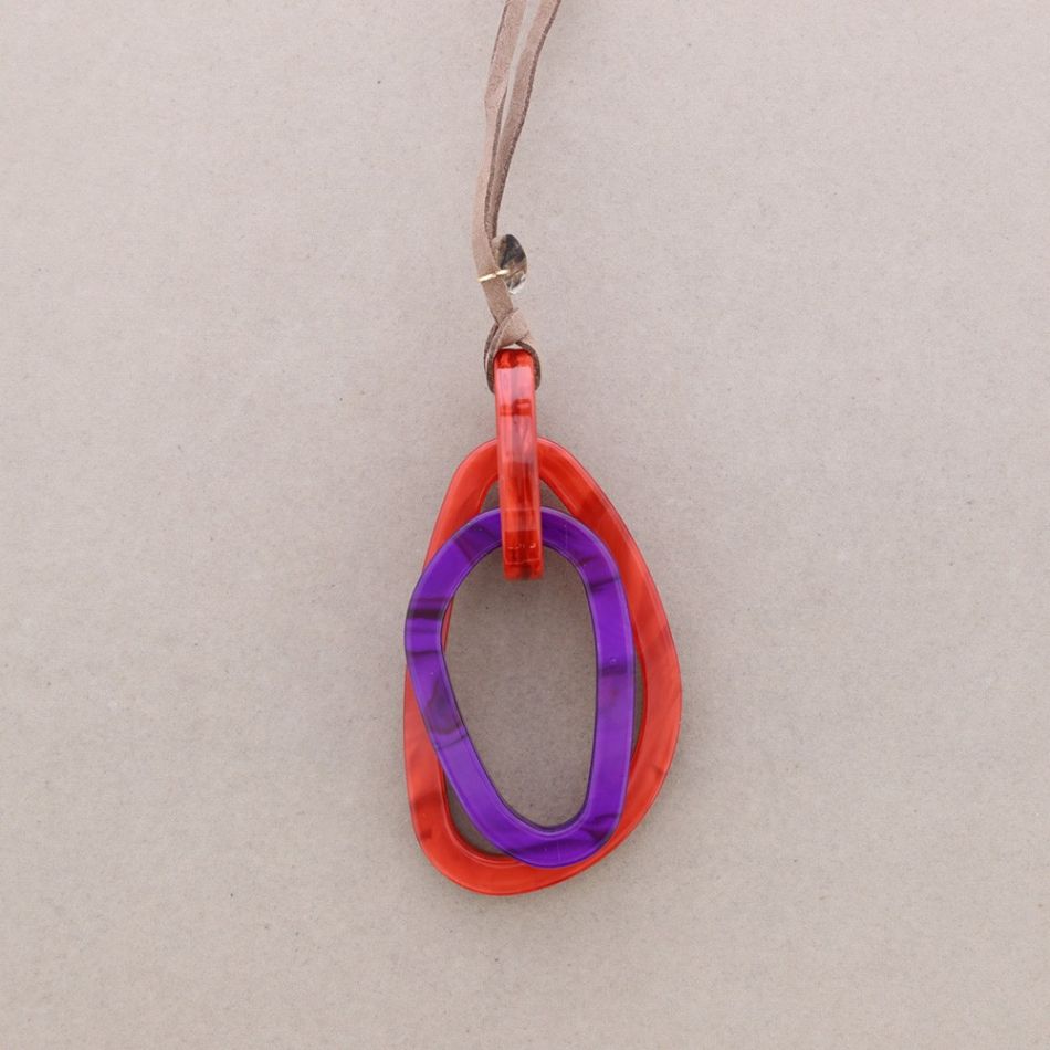 COLLAR LARGO COLGANTE DOBLE ANILLA RESINA